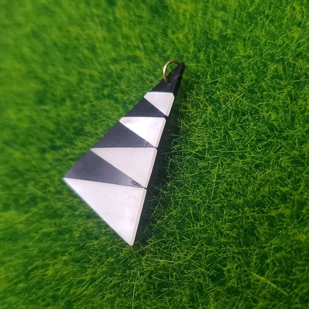 Black And White Pyramid‎ Pendant Retro 1980s P311